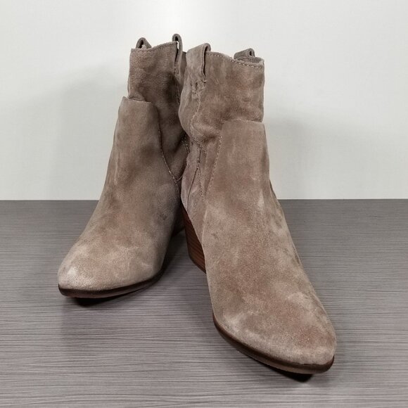 Vince Camuto Maves Stacked Heel Bootie, Tan Suede, Womens Size 9 M / 39 - Picture 4 of 14